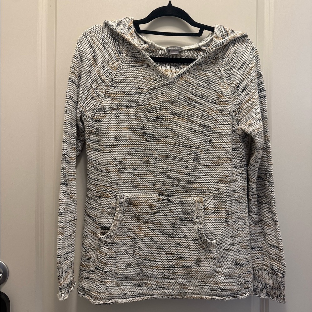 Eddie Bauer V-Neck Knit Sweater in Cream and Tan